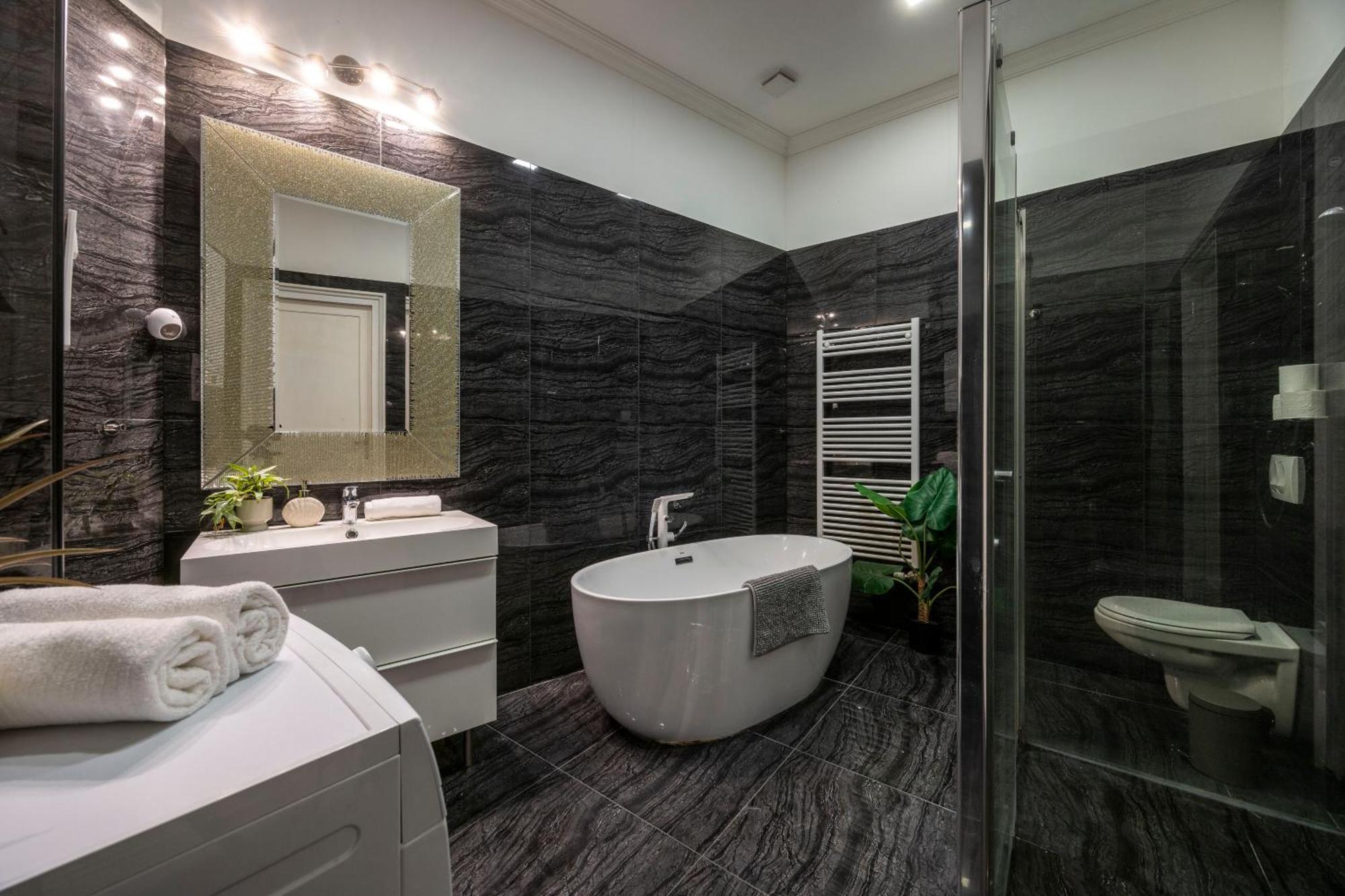 Luxy Central Spacious & Cozy Residence With Balcony Будапеща Екстериор снимка